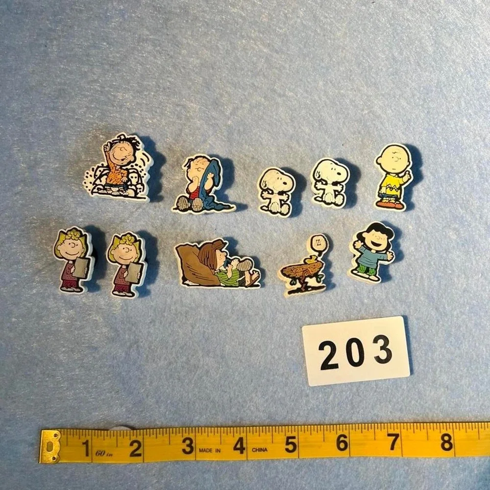 Crocks Jobbitz Peanuts Snoopy and Friends Lot of 10